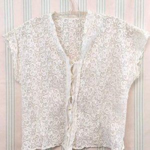 Short-sleeved lace blouse